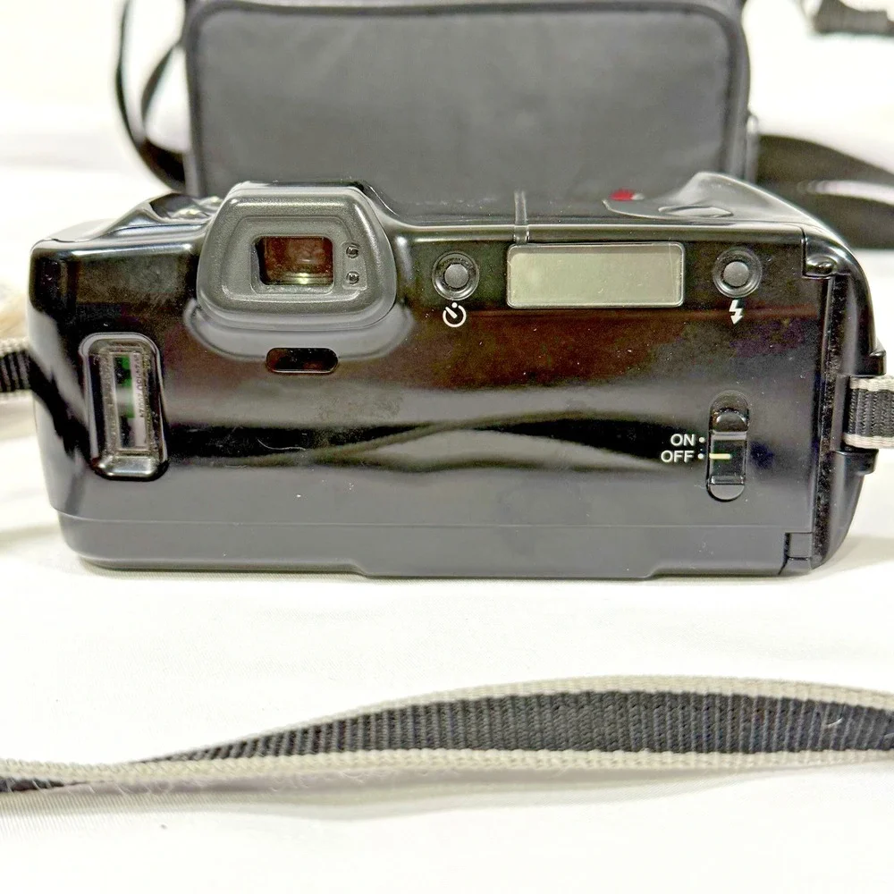Minolta Freedom Zoom 105i 35mm Film Camera Black APZ 35-105mm Lens Manual Case